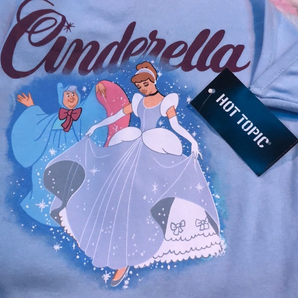 NWT Hot Topic Crop Tee - Picture 3 of 4